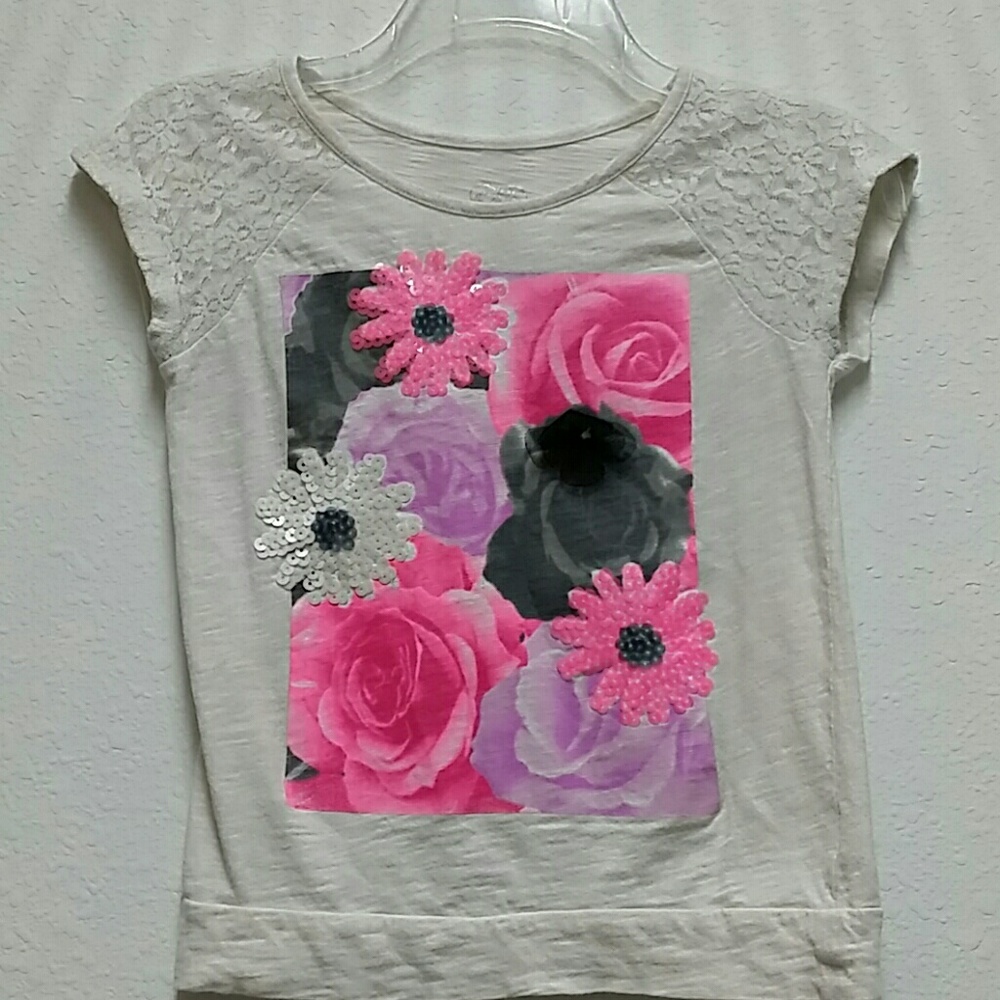 😘Bundle of 2 floral tops😘